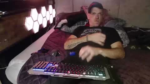 Snapshot of justinmoore1987 chatting on 10.14.25 justinmoore1987 online show from 10.14.25