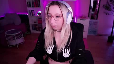 Snapshot of justkerryx chatting on 02.18.25 Kerry online show from 02.18.25