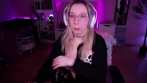 Snapshot of justkerryx chatting on 02.21.25 Kerry online show from 02.21.25