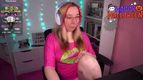 Snapshot of justkerryx chatting on 10.31.25 Kerry online show from 10.31.25