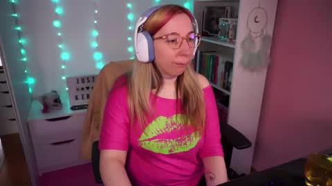 Snapshot of justkerryx chatting on 11.04.25 Kerry online show from 11.04.25