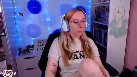 Snapshot of justkerryx chatting on 11.21.25 Kerry online show from 11.21.25