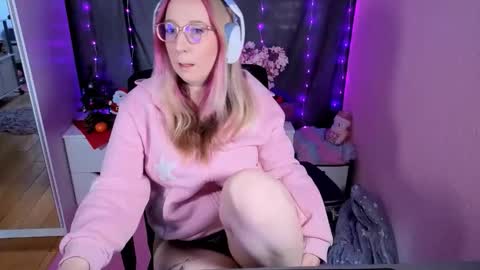 Snapshot of justkerryx chatting on 12.15.25 Kerry online show from 12.15.25