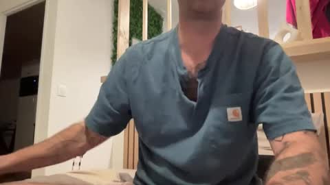 Snapshot of justmeandyou00 chatting on 02.15.25 justmeandyou00 online show from 02.15.25