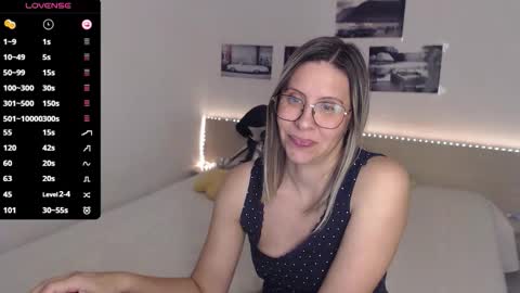 Julie online show from 11.08.25