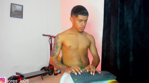 Snapshot of k_florez chatting on 12.19.25 k_florez online show from 12.19.25