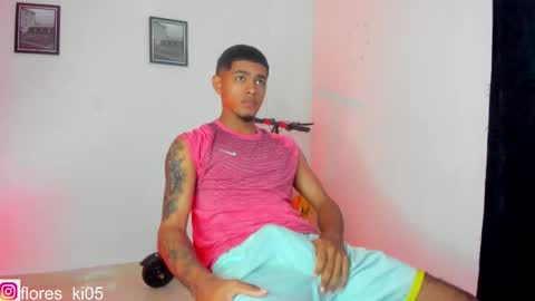 Snapshot of k_florez chatting on 12.19.25 k_florez online show from 12.19.25