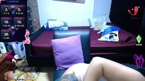 Snapshot of kaarlaa_ chatting on 11.04.25 Karla online show from 11.04.25