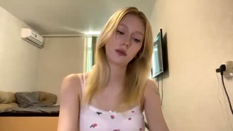 Mia 1st day here online show from 07.28.26