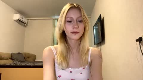 Mia 1st day here online show from 07.28.26