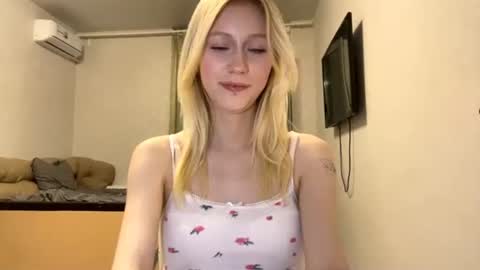 Mia 1st day here online show from 07.28.26