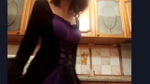 Snapshot of kacilangowski chatting on 10.31.25 Nika online show from 10.31.25