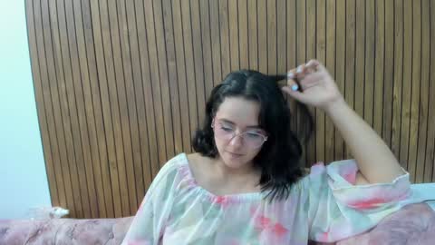 Snapshot of kae_styles chatting on 01.06.25 Kyelie online show from 01.06.25