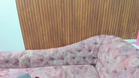 Snapshot of kae_styles chatting on 01.08.25 Kyelie online show from 01.08.25