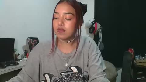 KAHELIINDEPENDENT MODEL online show from 11.08.25