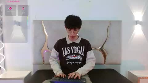 kai_tay1 online show from 03.20.26