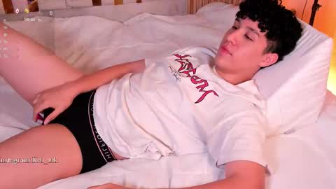 Snapshot of kai_zarek chatting on 10.22.25 Kai online show from 10.22.25