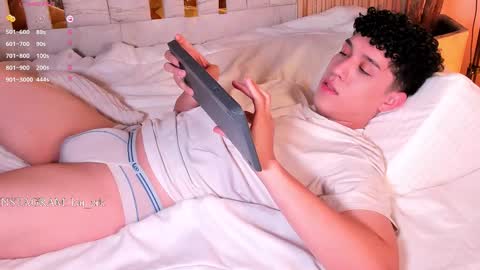 Snapshot of kai_zarek chatting on 11.03.25 Kai online show from 11.03.25