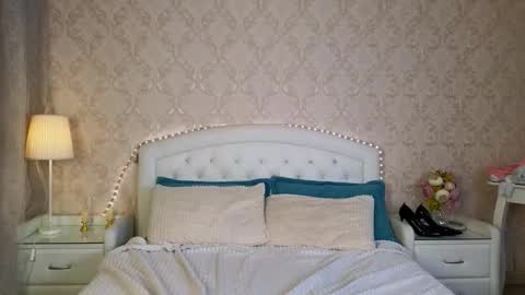 Kaia Monday Thursday FridaySaturdaySunday online show from 11.09.25