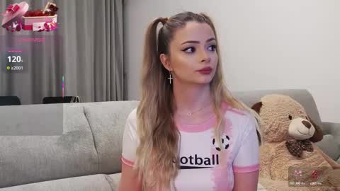 Snapshot of kailyn_moen01 chatting on 02.15.25 Kailyn online show from 02.15.25