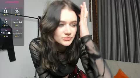 Snapshot of kairlune chatting on 11.01.25 Eshley online show from 11.01.25