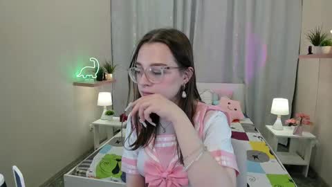 Snapshot of kaisajenner chatting on 03.10.25 Kaisa online show from 03.10.25