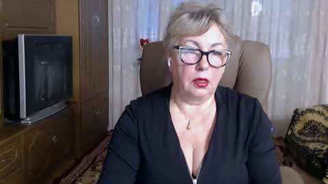 Snapshot of kalliiina chatting on 10.22.25 kalliiina online show from 10.22.25