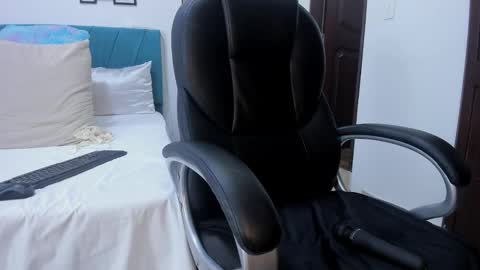 Kamilalopez online show from 10.25.25