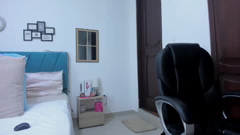 Kamilalopez online show from 11.18.25