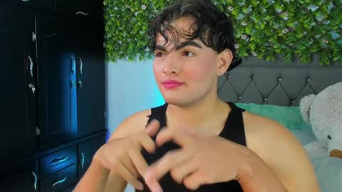 Snapshot of kami_22 chatting on 02.18.25 camilo  independent model online show from 02.18.25