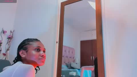 Snapshot of kamila_arias chatting on 06.25.26 online show from 06.25.26