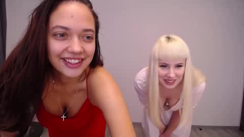 Kamilla blonde Karoline brunette online show from 11.15.25