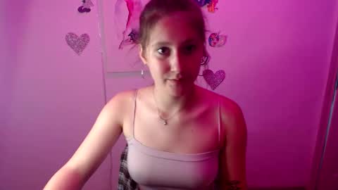 Snapshot of kamilla_love_ chatting on 09.09.25 kamilla_love_ online show from 09.09.25