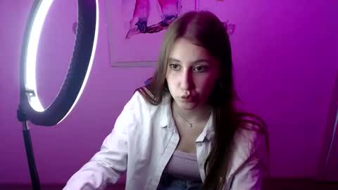 Snapshot of kamilla_love_ chatting on 09.13.25 kamilla_love_ online show from 09.13.25