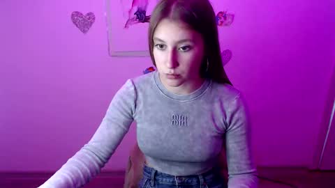 Snapshot of kamilla_love_ chatting on 09.20.25 kamilla_love_ online show from 09.20.25