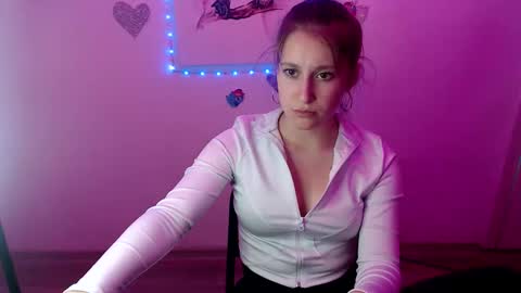Snapshot of kamilla_love_ chatting on 09.22.25 kamilla_love_ online show from 09.22.25