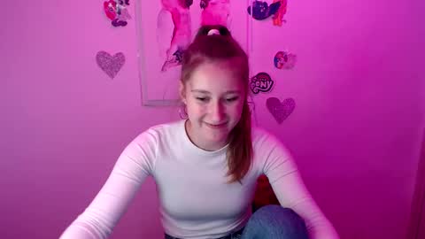 Snapshot of kamilla_love_ chatting on 09.25.25 kamilla_love_ online show from 09.25.25