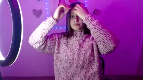 Snapshot of kamilla_love_ chatting on 09.26.25 kamilla_love_ online show from 09.26.25