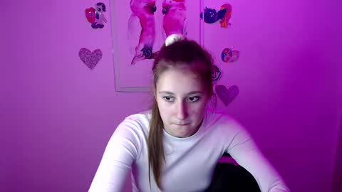 Snapshot of kamilla_love_ chatting on 09.27.25 kamilla_love_ online show from 09.27.25