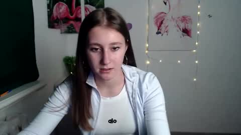 Snapshot of kamilla_love_ chatting on 09.30.25 kamilla_love_ online show from 09.30.25