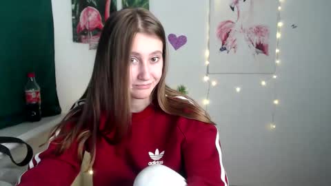Snapshot of kamilla_love_ chatting on 10.10.25 kamilla_love_ online show from 10.10.25