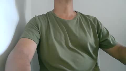 Snapshot of kamilo69_ chatting on 12.19.25 Kamilo online show from 12.19.25