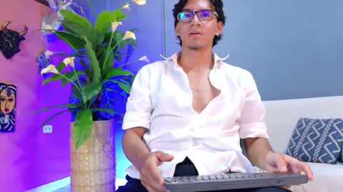 Snapshot of kane_del_toro chatting on 10.29.25 kane_del_toro online show from 10.29.25