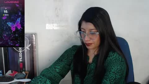 Snapshot of kanroji_mitsuri_11 chatting on 12.23.24 Sanctuary online show from 12.23.24