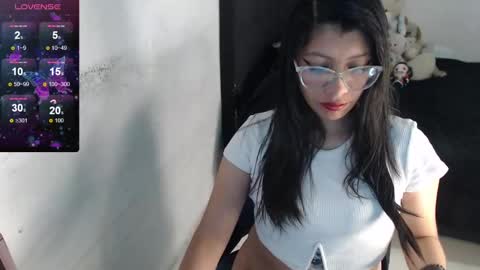 Snapshot of kanroji_mitsuri_11 chatting on 01.04.25 Sanctuary online show from 01.04.25