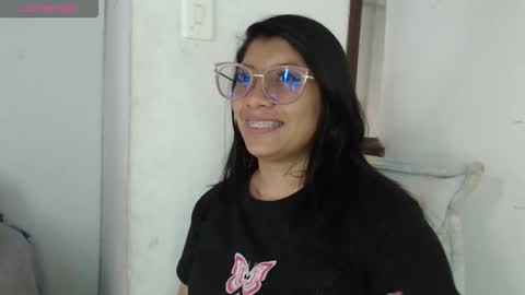 Snapshot of kanroji_mitsuri_11 chatting on 09.24.25 Sanctuary online show from 09.24.25