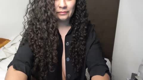 Snapshot of kara__gower chatting on 02.06.25 kara online show from 02.06.25