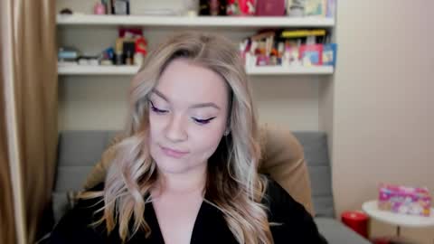 Snapshot of kara_smith_ chatting on 03.29.26 Kara. Off from 15th till 24th of December online show from 03.29.26