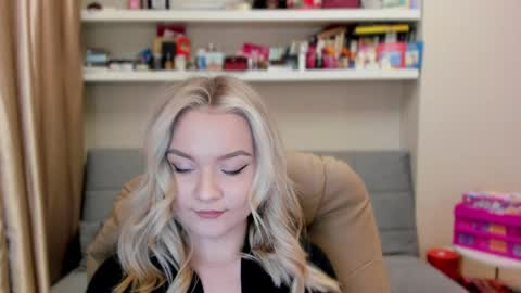 Snapshot of kara_smith_ chatting on 04.10.26 Kara. Off from 15th till 24th of December online show from 04.10.26