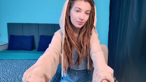 Snapshot of karatart chatting on 10.13.25 Kara online show from 10.13.25